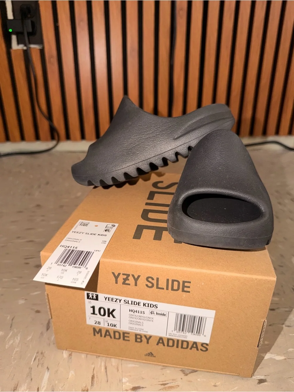 Yeezy Kids Slide in Black